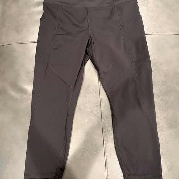 Avia Athletic/Exercise Capris - Picture 2 of 4